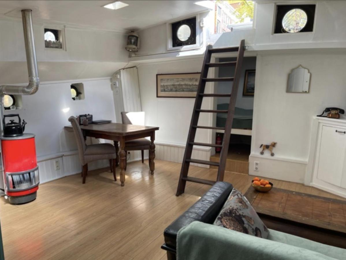Romantic Houseboat Bed and breakfast Ámsterdam